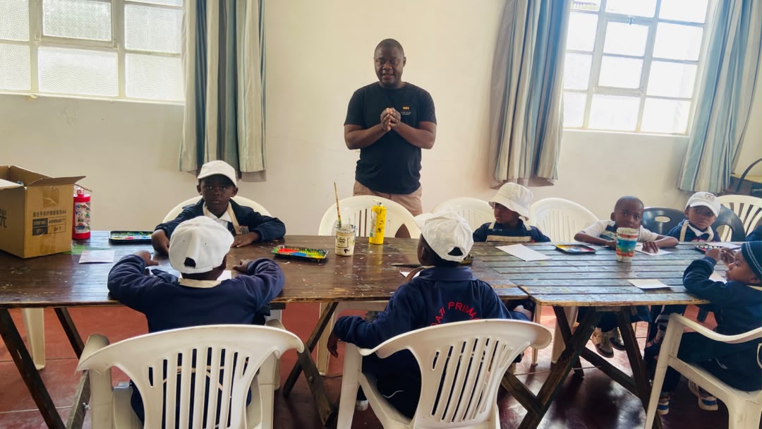 BYOgallery's tweet photo. A big thank you to #MwaneziPrimarySchool and #NdaziPrimarySchool for being the 3rd and 4th schools to visit the gallery today! It's essential to engage young minds, and we appreciate your participation.
#BYOgallery https://t.co/K0WbSjNaCQ