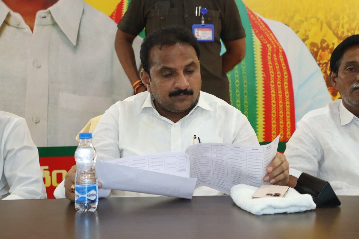 inrKandukuru's tweet photo. కందుకూరు టిడిపి కార్యాలయంలో 56 మంది లబ్ధిదారులకు 35.30 లక్షల విలువైన CMRF చెక్కులు పంపిణీ చేసి ఎప్పుడు అండగా ఉంటామని భరోసా కల్పించడం జరిగింది.
#inragain2029 #inrmarkruling #inturinageswararao #kandukurtdp #TEAMINR #kandukur #NaraLokesh #NaraChandrababuNaidu #PawanKalyan https://t.co/EEvGUWLOXW