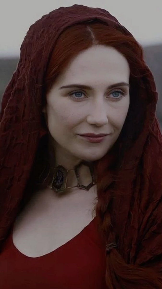 FrikiTalentoso's tweet photo. En #GameOfThrones vimos masacres, traiciones y monstruos implacables... pero lo de Melisandre dolió a otro nivel. Ninguna profecía del Señor de la Luz justifica lo que le hizo a Shireen. Ahí la Mujer Roja no fue un instrumento del destino; fue una asesina de la inocencia. https://t.co/I8xQtFFfKt