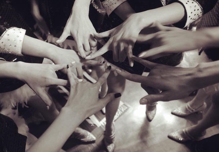 19891205s's tweet photo. 소녀시대 19주년 축하해
지금은 앞으로도 영원히 ㅅㅏ랑해🩷

#19년째_지금은_소녀시대
#19YearsWithSNSD https://t.co/FLf7i74i2g