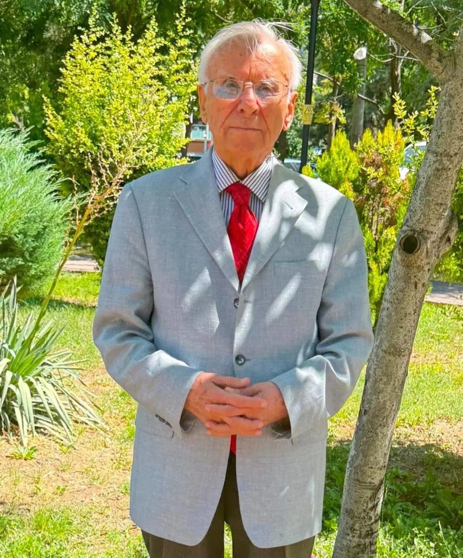 gazeteyenidunya's tweet photo. Sami Selçuk: “Duruşmalar tek oturumda tamamlanmalıdır”

Eski Yargıtay Birinci Başkanı Prof Dr Sami Selçuk Cumhuriyet’ten İklim Öngel’in sorularını yanıtladı. Selçuk, adil yargılama için duruşmaların tek oturumda tamamlanması gerektiğini vurguladı...
https://t.co/cW2aDH47hI https://t.co/U6DQHje55h