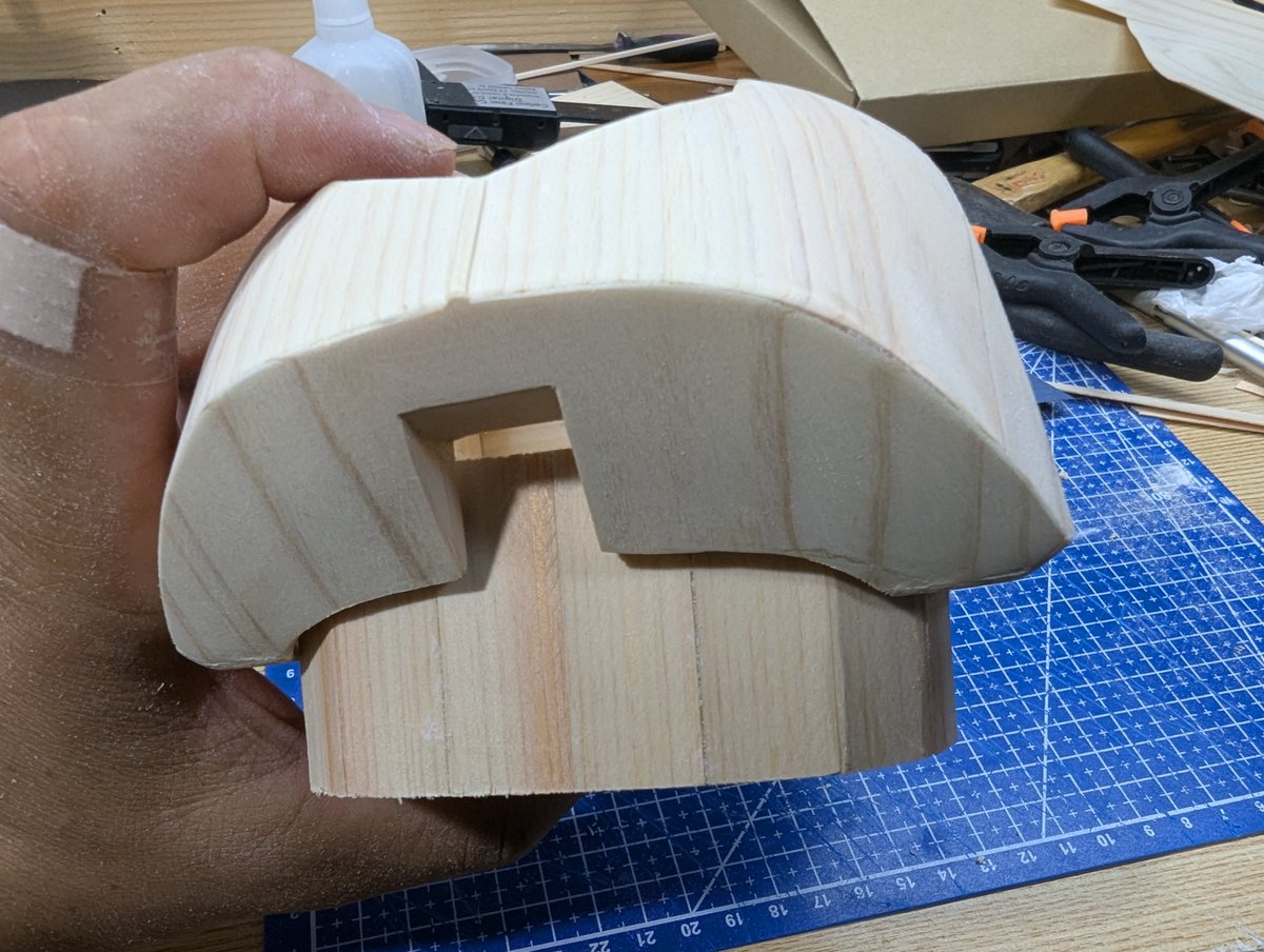 ezohigumasan's tweet photo. ゴッグ進捗　8月4日　更に続き
腹部パーツ作製中　板を輪の状態で接着後、内側を補強して切削。固定パーツを取り付け、内側にハマるようにしてあります。
　#木工　#模型　#ゴッグ https://t.co/JEPlMPfgPt