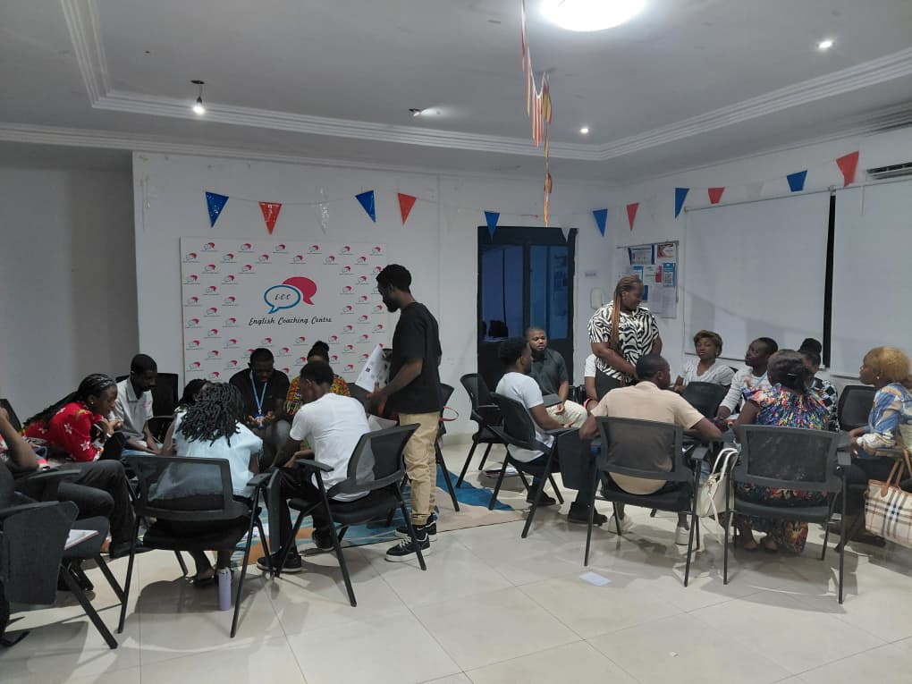 EnCoachingC_eg's tweet photo. English Coaching Centre continúa colaborando en el desarrollo del curso de inglés de Roots of Bioko. Los alumnos muestran un progreso satisfactorio y el proximo mes iniciaran la formación especifica en inglés para guías turísticos. https://t.co/7tov68yvRf