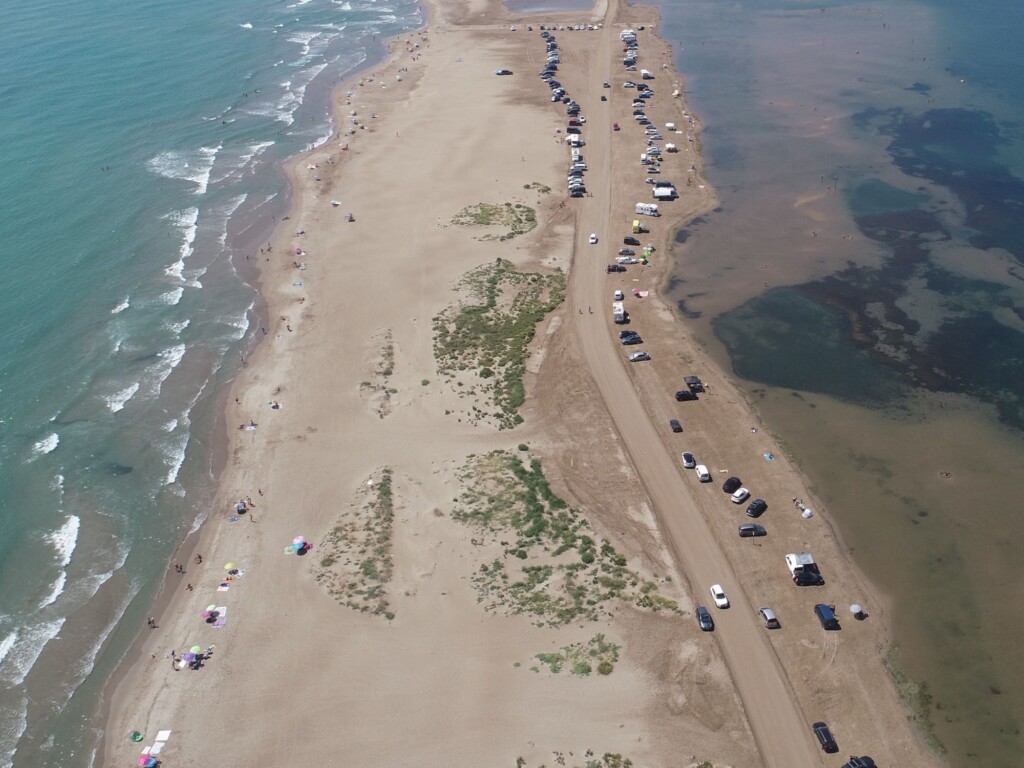 cienciaURV's tweet photo. 🏖️Els turistes del Delta de l’Ebre accepten regulacions d’aparcament per protegir l’entorn. Segons un estudi de la #URV, la satisfacció amb la visita és el principal factor que explica el suport a restriccions d’aparcament en entorns naturals.

👉https://t.co/haFPxrA6pE https://t.co/ZTwIneShlc