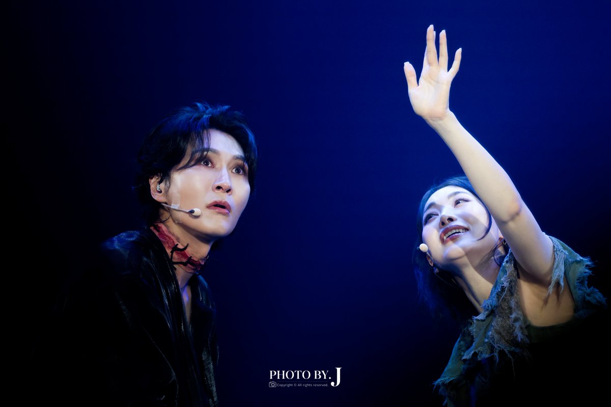 Photo_by_J26's tweet photo. 26.08.02 프랑켄슈타인 콘서트

크리처 #박은태 &amp; 까뜨린느 #이지혜

하늘엔 아름다운 오로라 끝 없이 펼쳐진 빙하 속에 https://t.co/n2fbVcfrbA