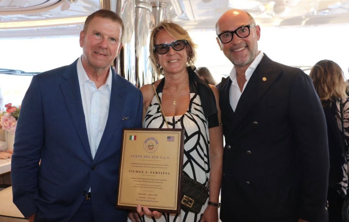 gigidecollanz's tweet photo. @AcquedelSudSpA 🇮🇹 ha portato i saluti all’Ambasciatore @USAmbItaly 🇺🇸 Tilman J. Fertitta per attestare il profondo legame tra Italia e Stati Uniti e ringraziarlo per la sua visita a #Bari @USAnelSud 🇮🇹🇺🇸 https://t.co/IJNI0PPSC9