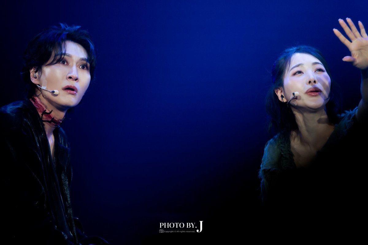 Photo_by_J26's tweet photo. 26.08.02 프랑켄슈타인 콘서트

크리처 #박은태 &amp; 까뜨린느 #이지혜

하늘엔 아름다운 오로라 끝 없이 펼쳐진 빙하 속에 https://t.co/n2fbVcfrbA