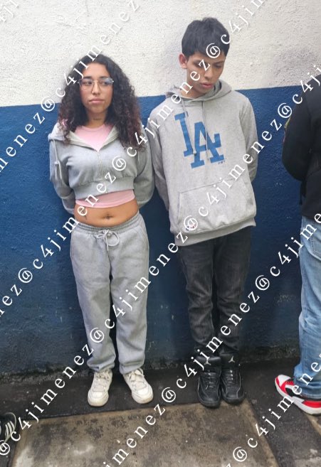 c4jimenez's tweet photo. DETIENEN a “LA VIUDA” del APOLO de LA ANTIUNION 
Frida González 
Fue pareja de Apolo Montero, traficante de la AntiU ejecutado en marzo en el C Histórico.
Así llegó aquel día a llorarle.
Ayer agentes de Inteligencia de @SSC_CDMX la detuvieron traficando lo mismo y en la misma zona q él vendía.