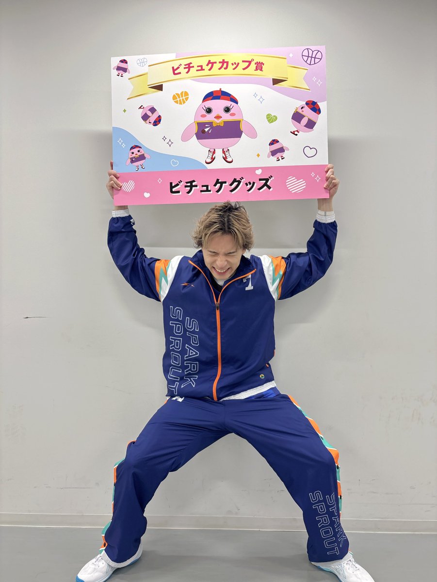 Ryo_Kitamu's tweet photo. 『ACTORS☆LEAGUE in Basketball 2026』

ただいまぁぁぁ！そして勝ったぞおぉ！！
ほんっとうに嬉しい！！
久しぶりにこのコートに戻ってこれて
チーム一丸となって手にした勝利！

応援、ありがとうございました！

ビチュケカップ賞もゲッチュ🐥🏀

#アクターズリーグ https://t.co/hHNuZZrZTO