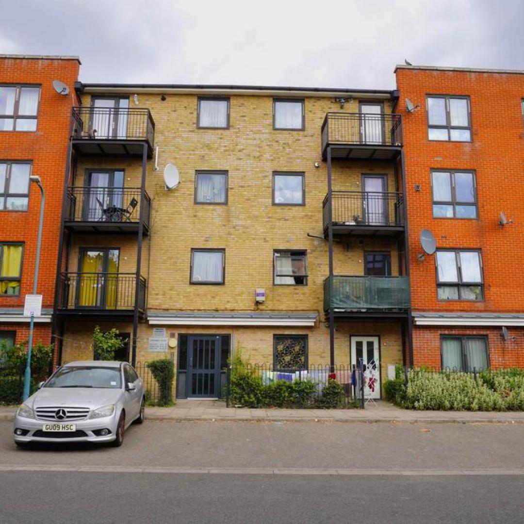 W13Alpha's tweet photo. New Property To Let
Hirst Crescent, Wembley
To Let 2 Bed Flat £2,000 pcm

🏢 Beautifully refurbished two-bedroom, two-bathroom flat  
🌞 Bright, modern living with stylish interiors  
🛋️ Spacious open-plan living area  
🌳 Private balcony... https://t.co/kwLiHr67vJ