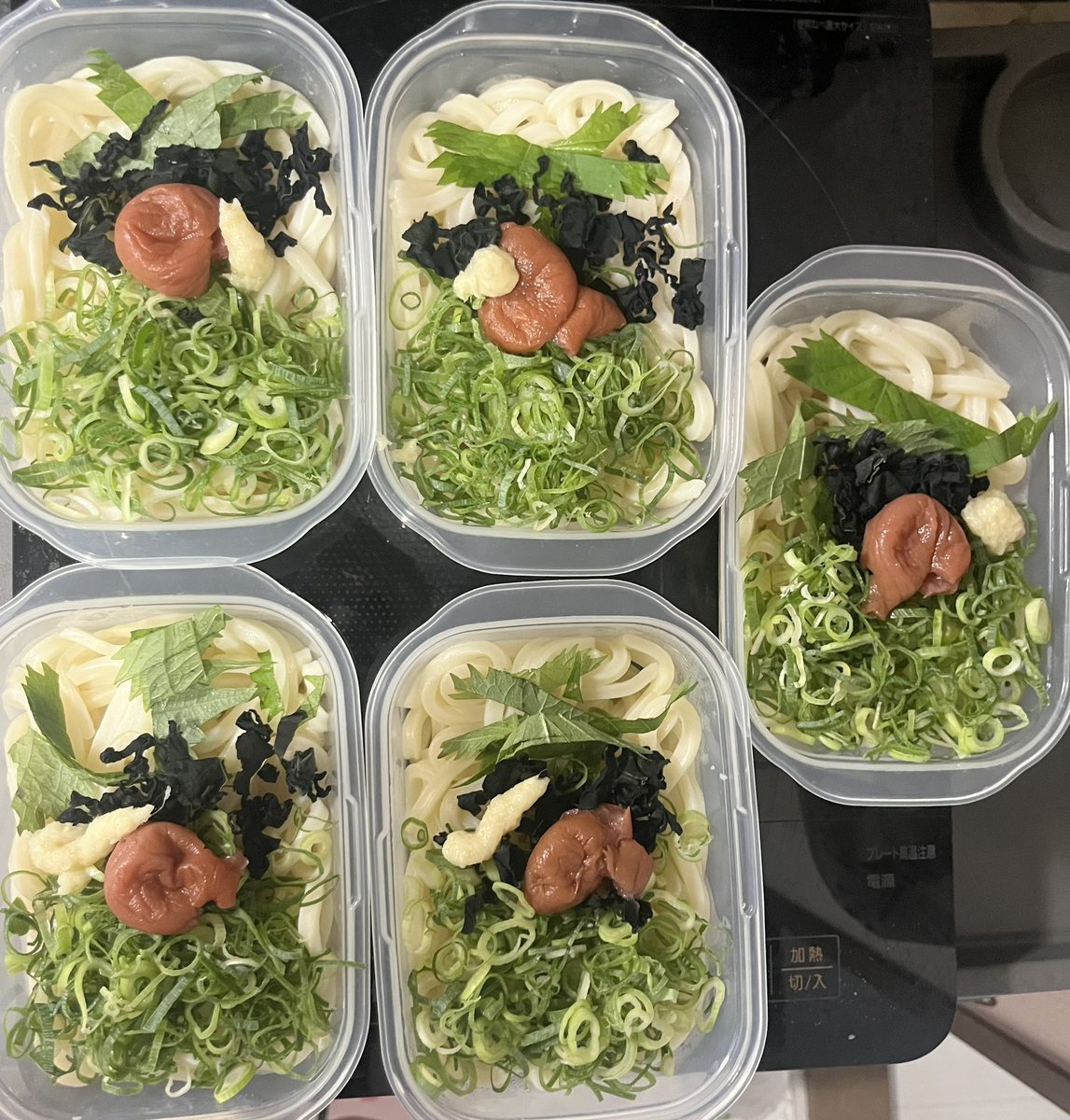zzyuntazz's tweet photo. 1食150円くらいのうどん弁当5日分 https://t.co/RFUF1F6UMM