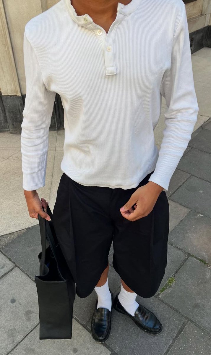 CaminoTV's tweet photo. c'est vraiment le basique qui fait un peu plus habillé qu'un longsleeve/t-shirt classique 

Weekday https://t.co/VLZaqInHaY 30€
Uniqlo https://t.co/QwqsJaAlRl 20€
Bershka https://t.co/vgll8F2e1T 20€
COS https://t.co/0FNyIO2E5g 49€
Lacoste https://t.co/tcgPjERKPm 80€ https://t.co/oU2hmpVu2z