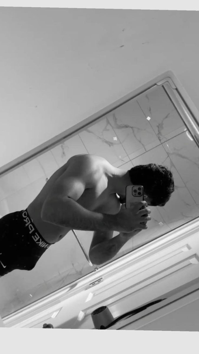 lolaybugs95's tweet photo. Mil veces que el hombre se tome fotos así que todo el pito de fuera, la neta. 
✓Por cierto por el momento NO Singles, solo parejas, gracias. https://t.co/WjIHXxcUUg