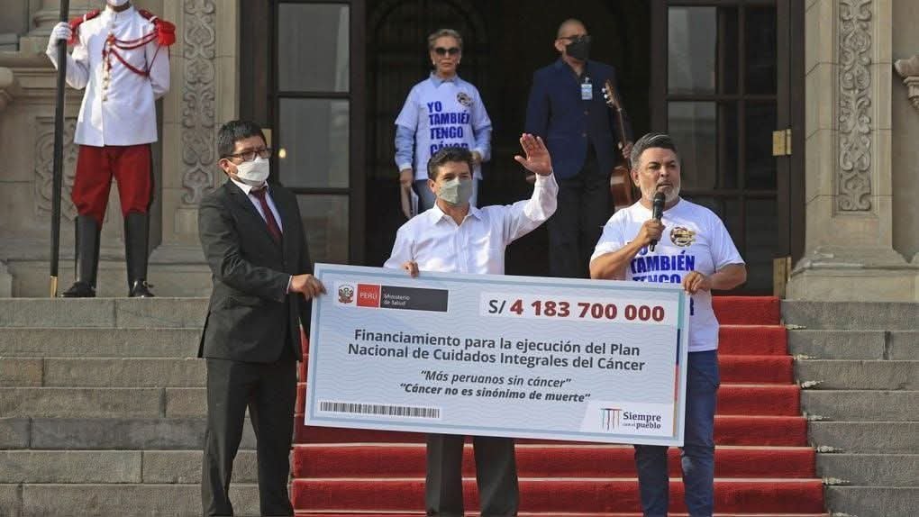 Wiserra20's tweet photo. @RICHARD84327031 @ElianaOdam Millones metido su bolsillo jamás lo dieron a niños con cáncer https://t.co/V7xB3PdWho