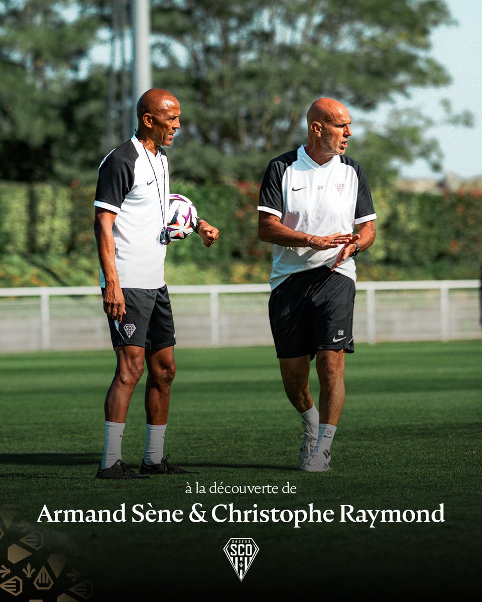 AngersSCO's tweet photo. Partez à la découverte d’𝑨𝒓𝒎𝒂𝒏𝒅 𝑺𝒆̀𝒏𝒆 et de 𝑪𝒉𝒓𝒊𝒔𝒕𝒐𝒑𝒉𝒆 𝑹𝒂𝒚𝒎𝒐𝒏𝒅, adjoints de Stéphane Gilli 🗣️

Une interview à découvrir en intégralité sur notre chaine Youtube 📺👉 https://t.co/N8Se07WJzM https://t.co/0Uk0PiCBkT