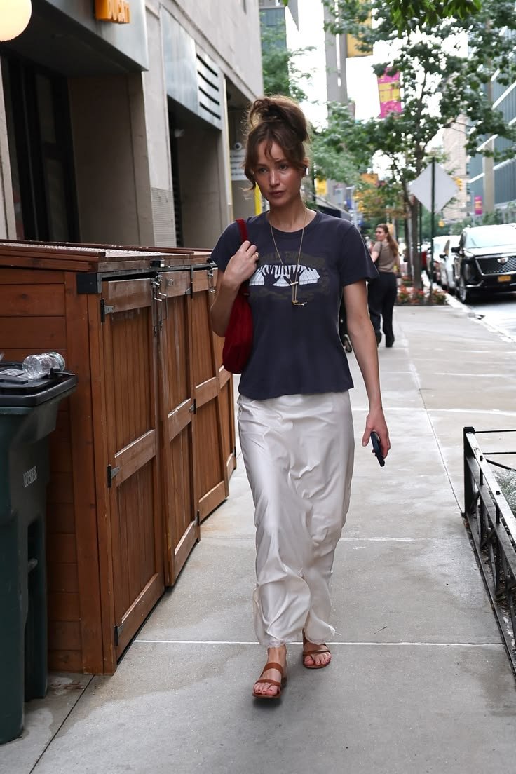 cinevow's tweet photo. Jennifer Lawrence in New York City, 2026 https://t.co/9cosgMwTp8