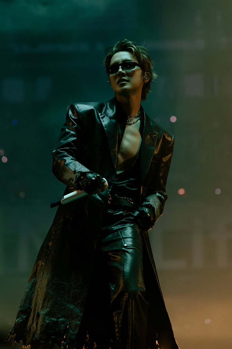 nisaaaaBTS's tweet photo. WHAT THE FUCK BH SENDING THIS AS PART OF THE PRESS RELEASE HSHSHS https://t.co/5lOxc1QxAk