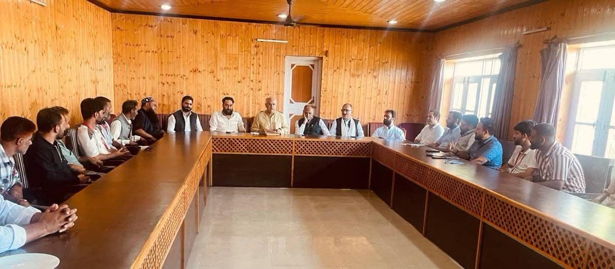 BJP4Kupwara's tweet photo. J&amp;K BJP General Secretary (Org.) Sh. @AshokKoul59 J&amp;K BJP Secretary @Mudasir4Wani, Kupwara Prabhari Adv. @TheSkandar, District President Kupwara Syed Rafiq Shah &amp; senior party leaders chaired a review meeting of the Langate Assembly Constituency at TRC Handwara, https://t.co/9dHYVUb7JL