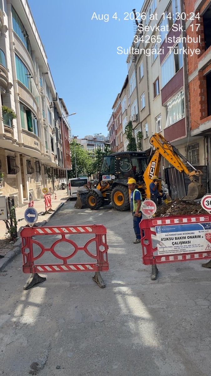tayyaroz's tweet photo. İSKİ Çalışıyor 
Sultangazi ilçemizde gece gündüz 7/24 çalışıyoruz. Tüm ekip arkadaşlarımızın emeklerine sağlık. https://t.co/m3HRWk4rhj