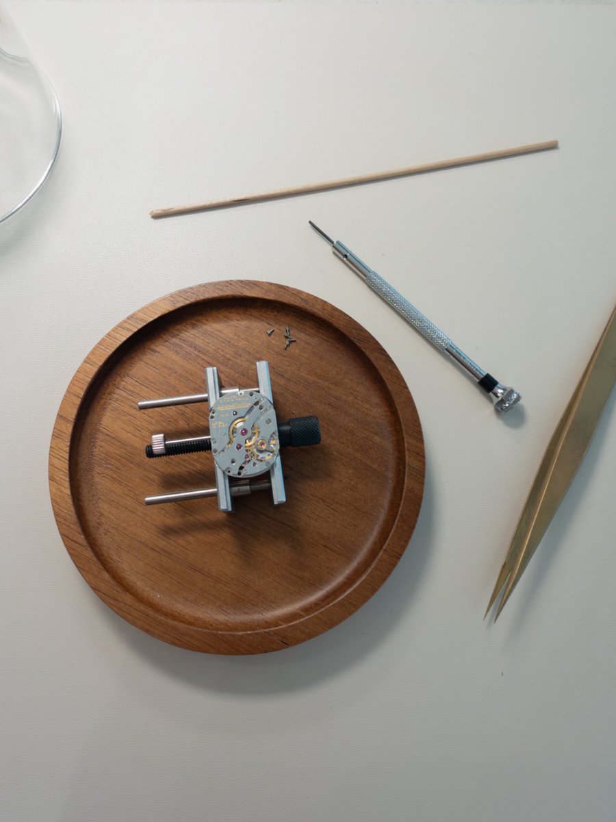 shelascomputer's tweet photo. Random Side Quests: took a watch making class at @jaegerlecoultre ! super interesting to take apart the movement and put it back together. Also met some fun people who also have great love for watches 🤓 I would love a reverso 😭 https://t.co/UqaCXFNvuk