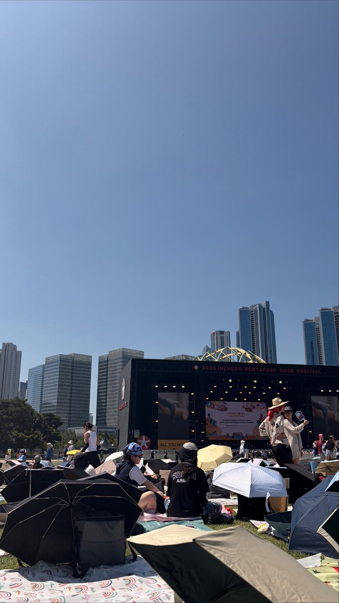 ryosaysme's tweet photo. 여름에 제가 뭘했냐면요…
몽골 가서 오랜만에 승마도 하고, 
 펜타포트도 다녀왔어요 🤘🏿 https://t.co/8l73HPfFLU