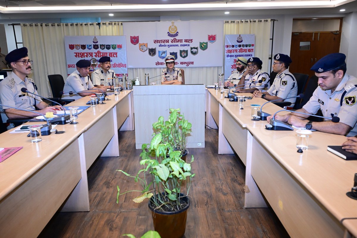 SSBFTRLUCKNOW's tweet photo. महानिरीक्षक श्रीमती मीनू चौधरी, IPS के मार्गदर्शन में #FTRSSBLucknow में अंतर-सीमांत कंप्यूटर जागरूकता प्रतियोगिता–2026 का शुभारंभ हुआ। विभिन्न सीमांतों व प्रशिक्षण केंद्रों के 35 प्रतिभागी इस प्रतियोगिता में हिस्सा ले रहे हैं।
@SSB_INDIA
M#SashastraSeemaBal #ComputerAwareness https://t.co/YgSAANrEpc