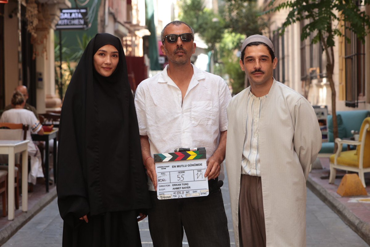 arab2turk's tweet photo. #EnMutluGünümde
اول صور فيلم "اجمل يوم في حياتي" من بطولة و انتاج ايبوكي بوسات 🤍🖤 https://t.co/xWwTTsoBnX