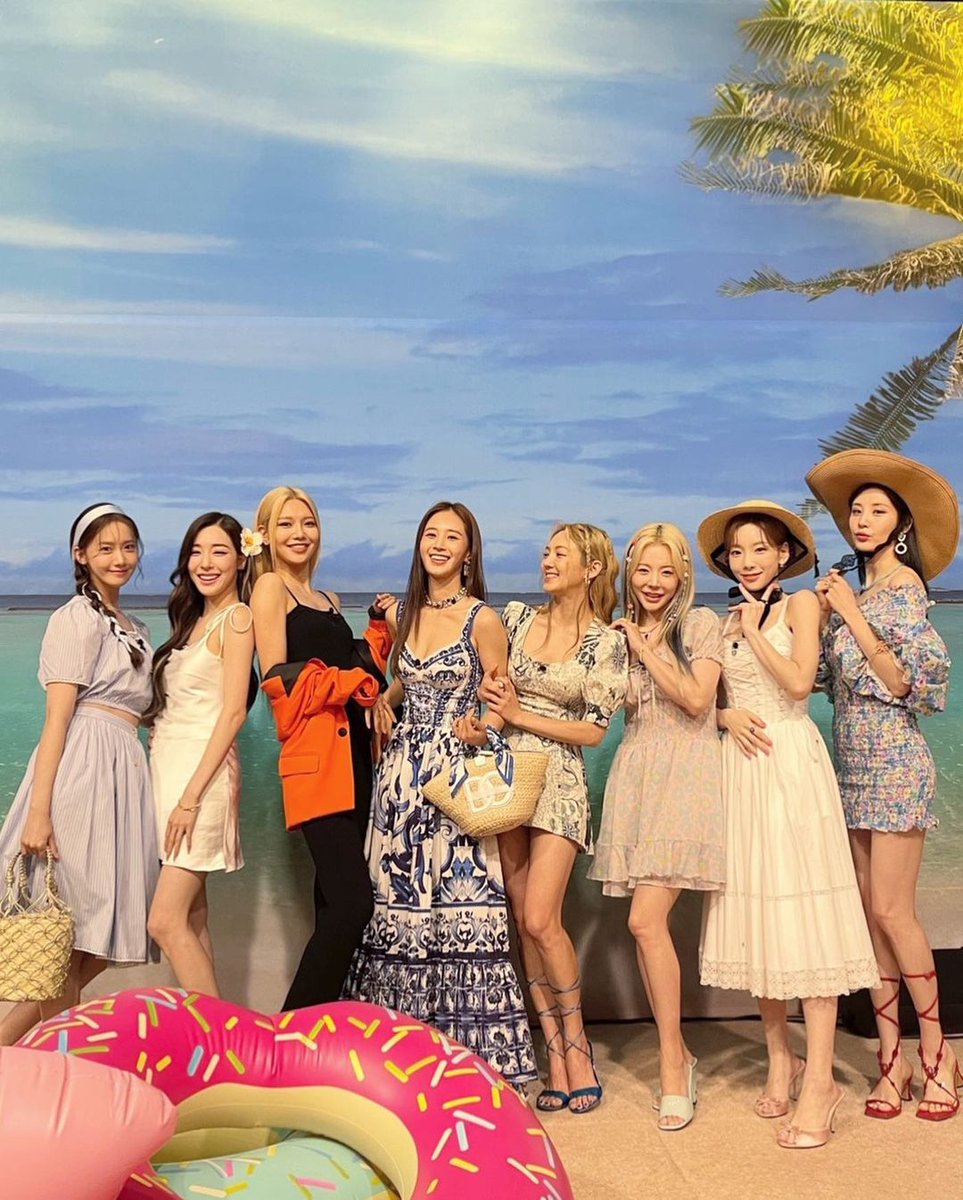 nemz_801's tweet photo. To the girls that light up my world 

Happy 19th 

소녀시대 19주년 축하해
SNSD 19th Anniversary 

#19년째_지금은_소녀시대
#19YearsWithSNSD https://t.co/acBQHKSUfa