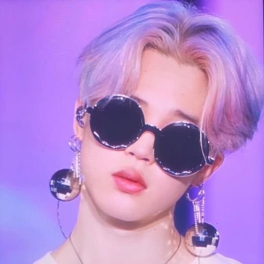 btsbouquet's tweet photo. POV: You just touched Jimin's lips 💋 https://t.co/ZR3CXrSM4O