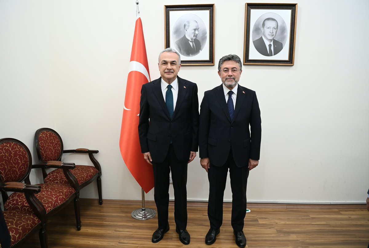 aydinmsavas's tweet photo. 📍TBMM

Tarım ve Orman Bakanımız Sayın İbrahim Yumaklı'yı ziyaret ettik.

Sayın Bakanımıza misafirperverliği ve ilgileri için teşekkür ediyorum. https://t.co/5A2QHF1pUh