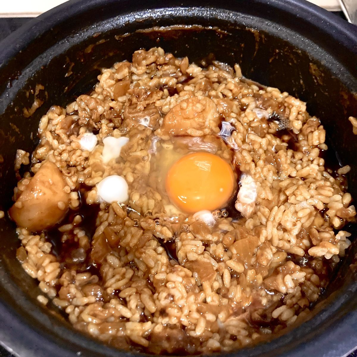 ogatanks's tweet photo. 完全カレー飯🍛見た目残飯だぁー！
妻は鰻を食べたようです
それでいいしそれが一番いい！ https://t.co/xfxZ9GKIE8