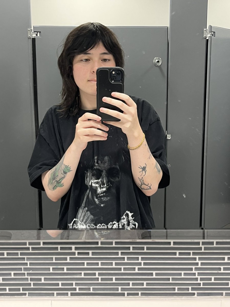 spooperoni's tweet photo. #work #bathroom #25minutes #instagram #ybbetter #defensiveprogramming https://t.co/bO7vWQsepx