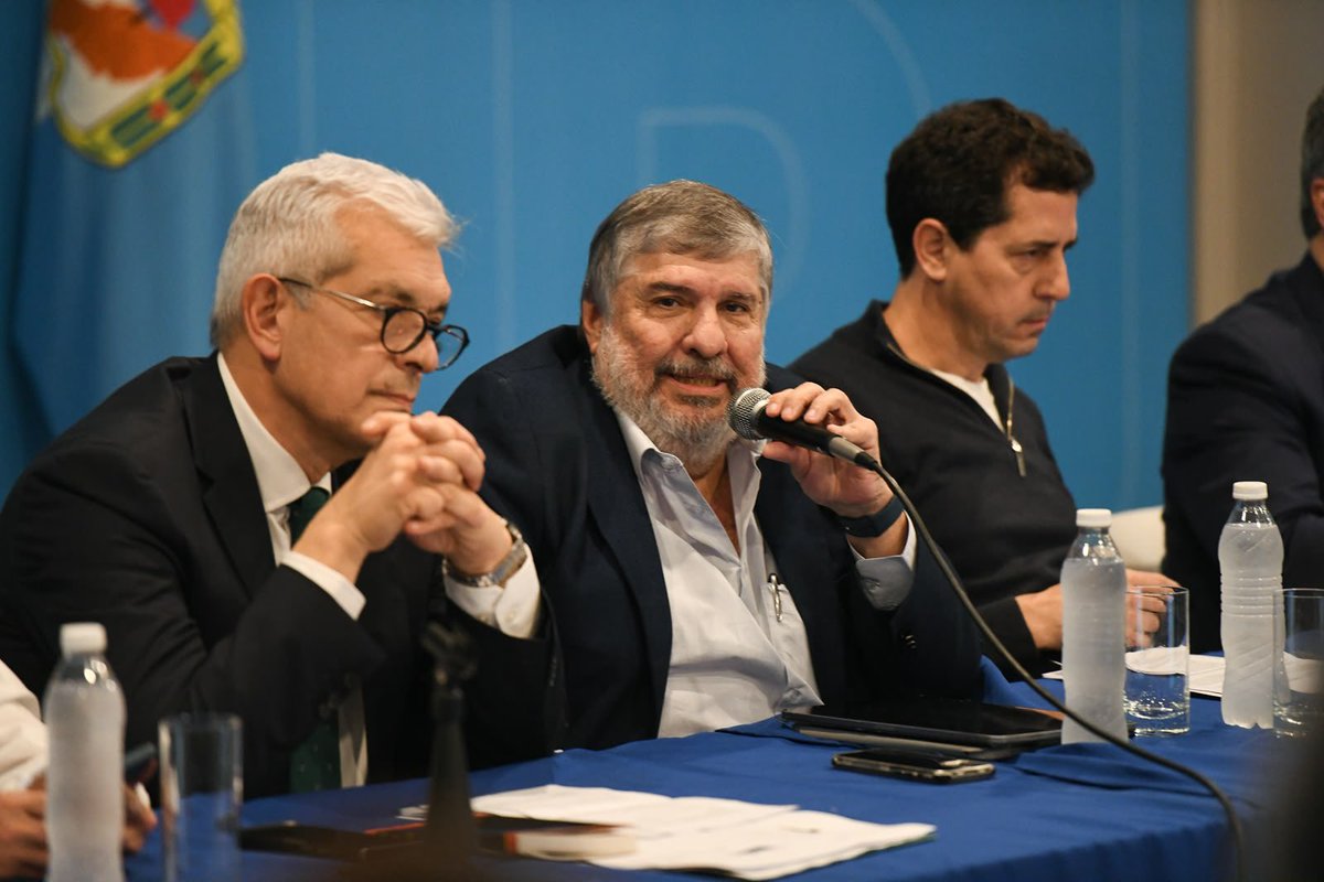 p_justicialista's tweet photo. 6 DE AGOSTO: TODOS AL CONGRESO

De cara a la sesión del próximo jueves, nos reunimos en el Partido Justicialista para conversar sobre la importancia de defender la Ley de Tierras y frenar el proyecto de extranjerización del Gobierno.

Este 6 de agosto, nos vemos en Plaza Congreso para defender nuestra tierra y nuestra soberanía.