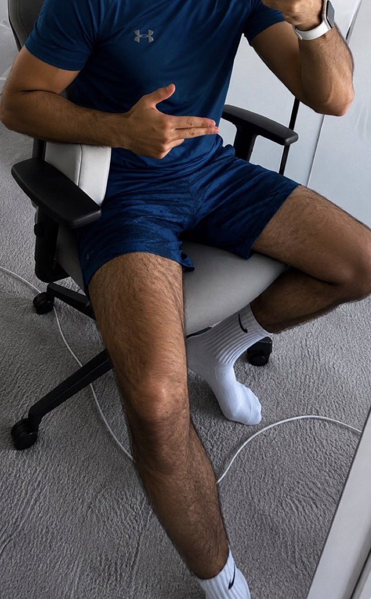 PachaRebeuX's tweet photo. Les blancs sont clairement des soumis. Leur seul rôle est de satisfaire mes exigences, quoi qu'il leur en coûte. Vos envies n'ont aucune importance, seuls mes désirs comptent. #findom #cashmaster #cashslave #cho7 #feet https://t.co/QQ5WhxYusH