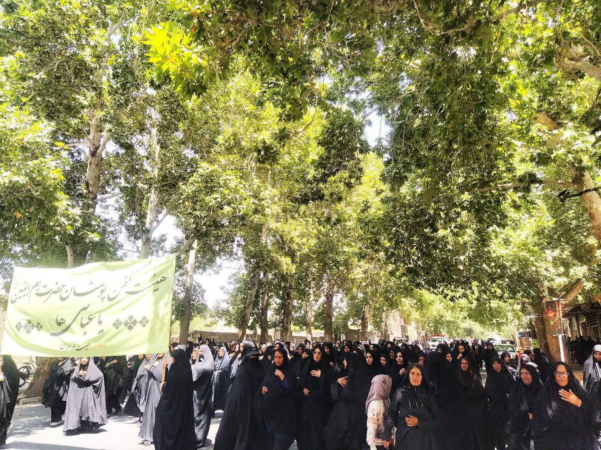 abolfazla77's tweet photo. اینجا قلبِ تپنده‌یِ کرمان است که به عشقِ بین‌الحرمین می‌تپد. جاماندگانِ اربعین، امروز حماسه‌ای ساختند که طنینش تا کربلا می‌رود. 👣

#رستاخیز_امت #یا_لثارات_الحسین https://t.co/ajBgxyJ95v