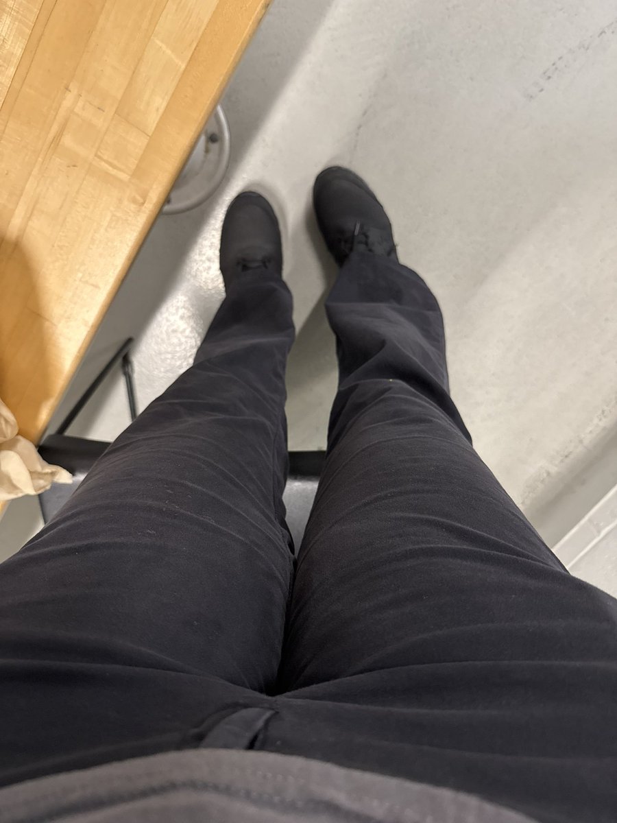 mistressAmy90's tweet photo. Loser, come take my shoes off and lick my sweaty feet 🦶👣 https://t.co/h9gHcLoyXo