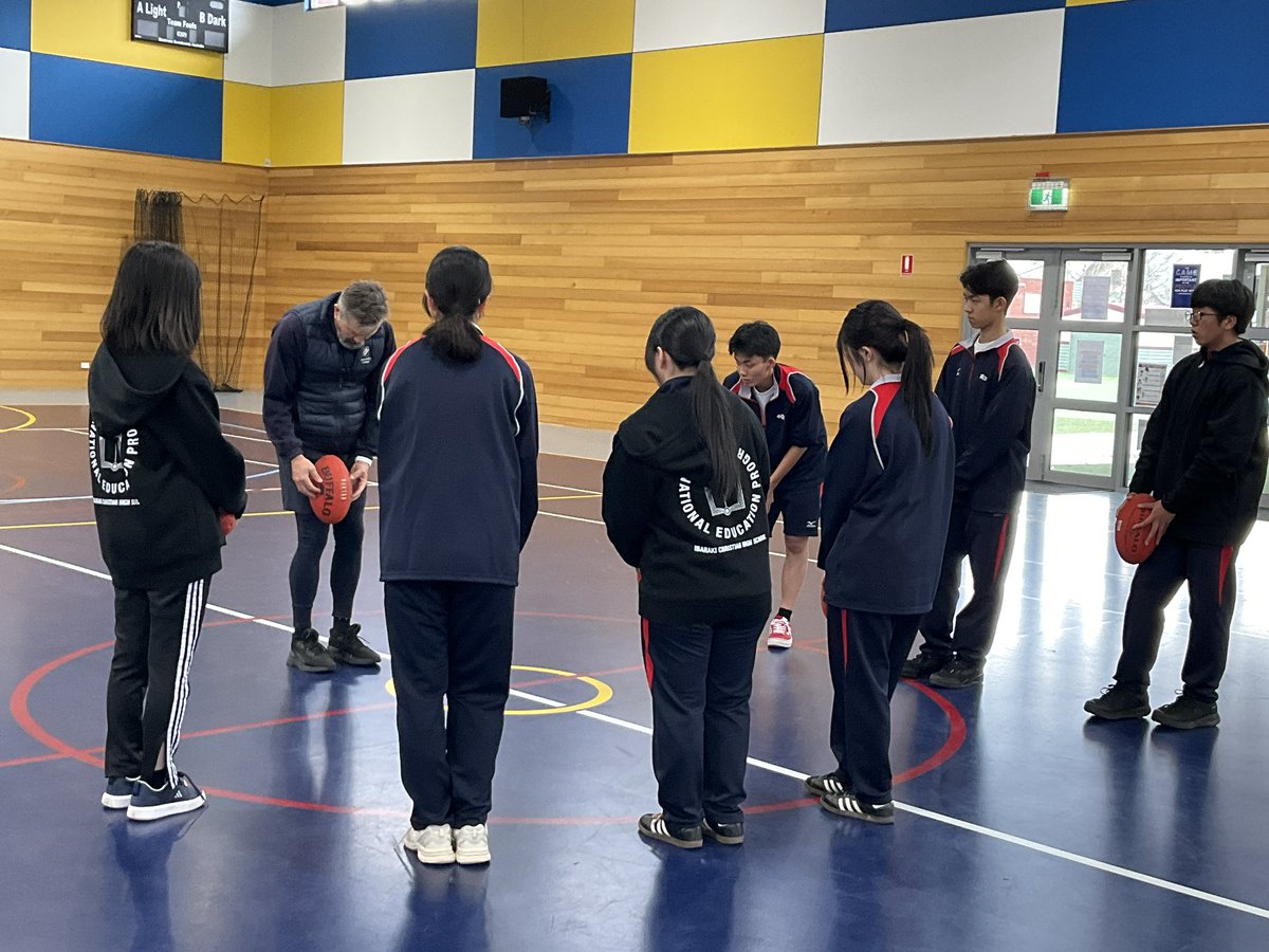 IchKokusai's tweet photo. 豪州短期留学10日目。今日はAustralian footballを習いました！みんな上手！

そして、35周年記念式典が執り行われました。これまでの交流の軌跡を振��返るスライドを見て、35年という長い歴史の重みを改めて感じる、特別な一日となりました。これから先も、この素敵な交流が末長く続きますように。 https://t.co/X59uaH9sU8