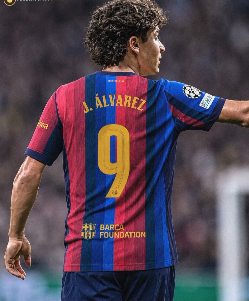 Mosharof221's tweet photo. 🚨| 𝐁𝐑𝐄𝐀𝐊𝐈𝐍𝐆: Deco and João Amaral are in MADRID for one final attempt to sign Julián Álvarez. A meeting with the Argentine’s agent, Fernando Hidalgo, is scheduled to take place in the coming hours. 

— JijantesFC | Diario Sport 🥇 https://t.co/LzJ2wpwlbB