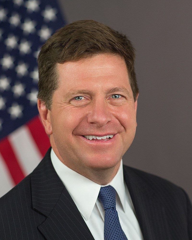 Shannon45531518's tweet photo. #SEC #XRP #EconomicFraud #Blockchain #XRP #RIPPLE #EconomicFraud #Epstein
Meet Jay Clayton. Jay was at the helm of the Securities and Exchange Commission (SEC).
On 22 December 2020, the SEC filed THIS lawsuit against Ripple. (Details)
The next day, Jay stepped down.
Jay later became Lead Independent Director of the Board of Directors for Apollo Global Management, Inc.
Why is this important you ask?
Because Jay replaced Leon Black who has direct ties with Jeffrey Epstein.
Additionally, Apollo Global Management just happens to have their own Crypto Currency called...
Drum roll...
Apollo Currency
Apollo Currency just so happens to be a direct competitor to Ripple.
See the comparison here.
This Crypto battle is for Global Economic Domination worth TRILLIONS.
Jay is NOT a good person.
What other unsavory things has Jay been involved with?
This is one of the most critical lawsuits on Earth right now.