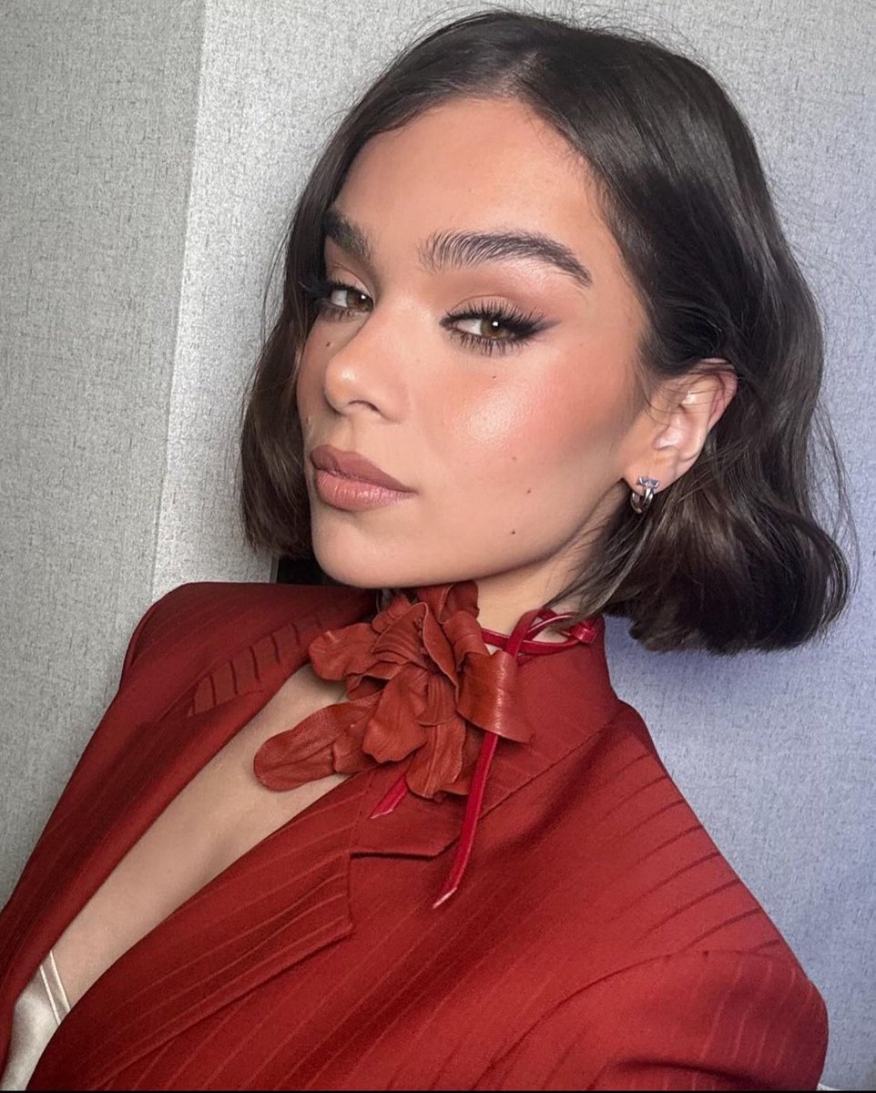 JonnyLeTran5's tweet photo. Blessing your timeline with Hailee Steinfeld 😍 #HaileeSteinfeld #SpiderManIntotheSpiderVerse #SpiderManAcrossTheSpiderVerse #Hawkeye #Dickinson #TrueGrit #PitchPerfect2 #PitchPerfect3 #EdgeofSeventeen #Bumblebee #Arcane #EndersGame #WhenMarnieWasThere #SinnersMovie #beautiful https://t.co/0uY8OIv6WA