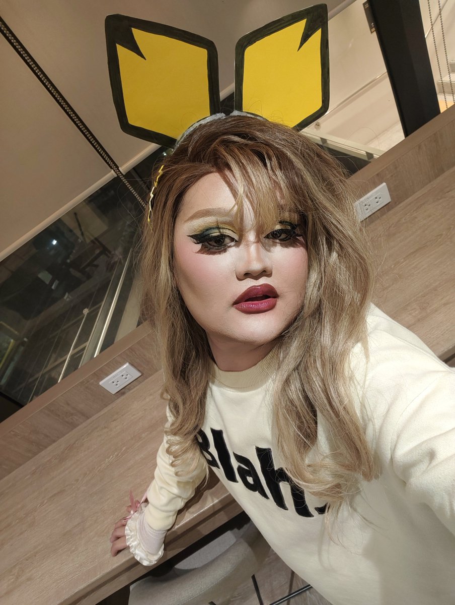 Va1entineee's tweet photo. Feeling my Pichu Oats ⚡ https://t.co/lCRlpjhyxk
