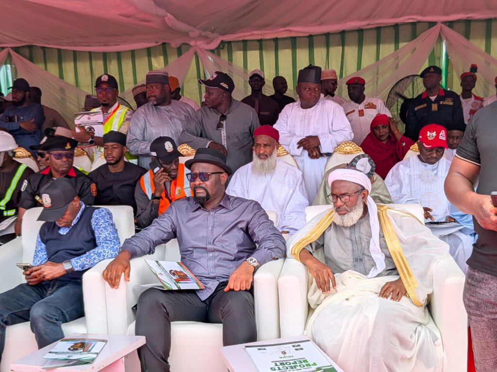 UbaSaniMedia_'s tweet photo. A new chapter has begun for Birnin Gwari. Governor @ubasanius participated in the groundbreaking of the 122km Kaduna–Birnin Gwari Road, a transformative project that will improve connectivity, stimulate economic growth and strengthen lasting peace.

 #WorkingForKaduna https://t.co/n3nGeKVUol