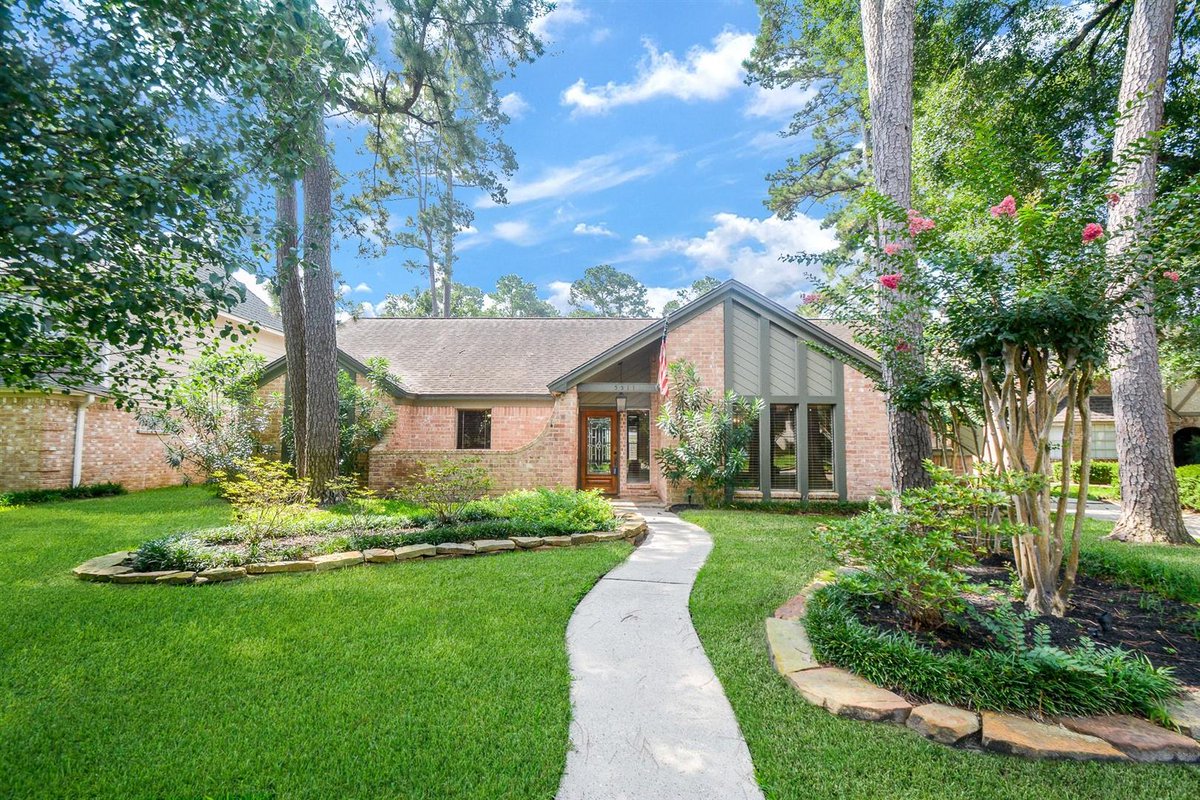 c21western's tweet photo. 5511 Nodaway Lane
#C21Western https://t.co/QnBlZcsHn8