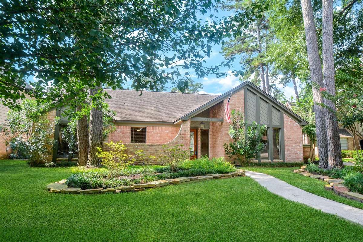c21western's tweet photo. 5511 Nodaway Lane
#C21Western https://t.co/QnBlZcsHn8