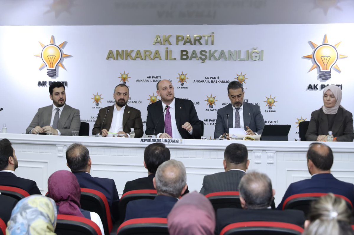 kurtcancelebi's tweet photo. Partimizin 25. kuruluş yılı (14 Ağustos kuruluş yıl dönümü) hazırlıkları kapsamında; Teşkilat Başkanımız Sayın @abuyukgumus ve Tanıtım ve Medya Başkanımız Sayın @acarfaruka ile birlikte, Ankara İl Yürütme Kurulu üyelerimiz, ilçe başkanlarımız ve belediye başkanlarımızla bir araya gelerek istişare ve değerlendirme toplantımızı gerçekleştirdik.

Çeyrek asırlık bu kutlu yürüyüşün 25. yılını hep birlikte karşılamaya hazırlanıyor olmak bizlere büyük bir heyecan ve mutluluk veriyor. İnşallah nice yıllar boyunca aynı inanç, aynı heyecan ve aynı kararlılıkla milletimize hizmet etmeye devam edeceğiz.