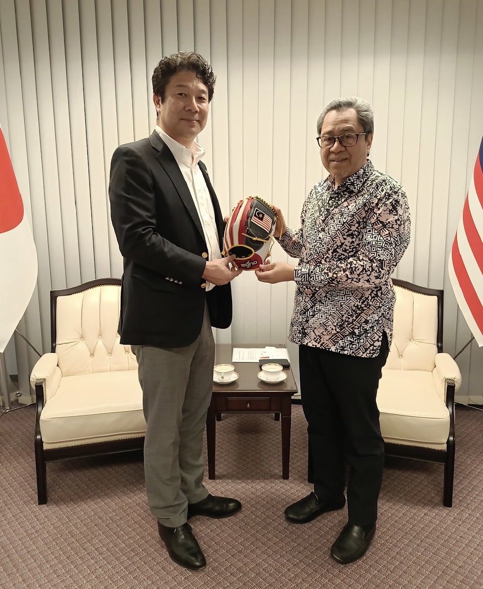 rozianghani's tweet photo. Briefed by representative of Baseball Federation of Malaysia (BFM) and President of ISONO UNDOUGUTEN CO., LTD., on their collaboration in baseball development programme in 🇲🇾

@MYEmbassyJapan https://t.co/mlhjQUhKE3