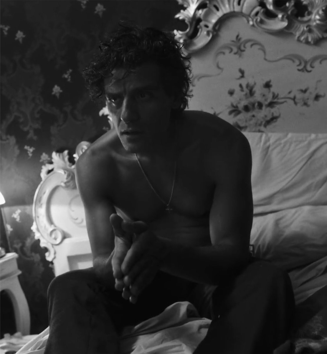 oscarsunrises's tweet photo. i need him so bad https://t.co/KUwezgcicG