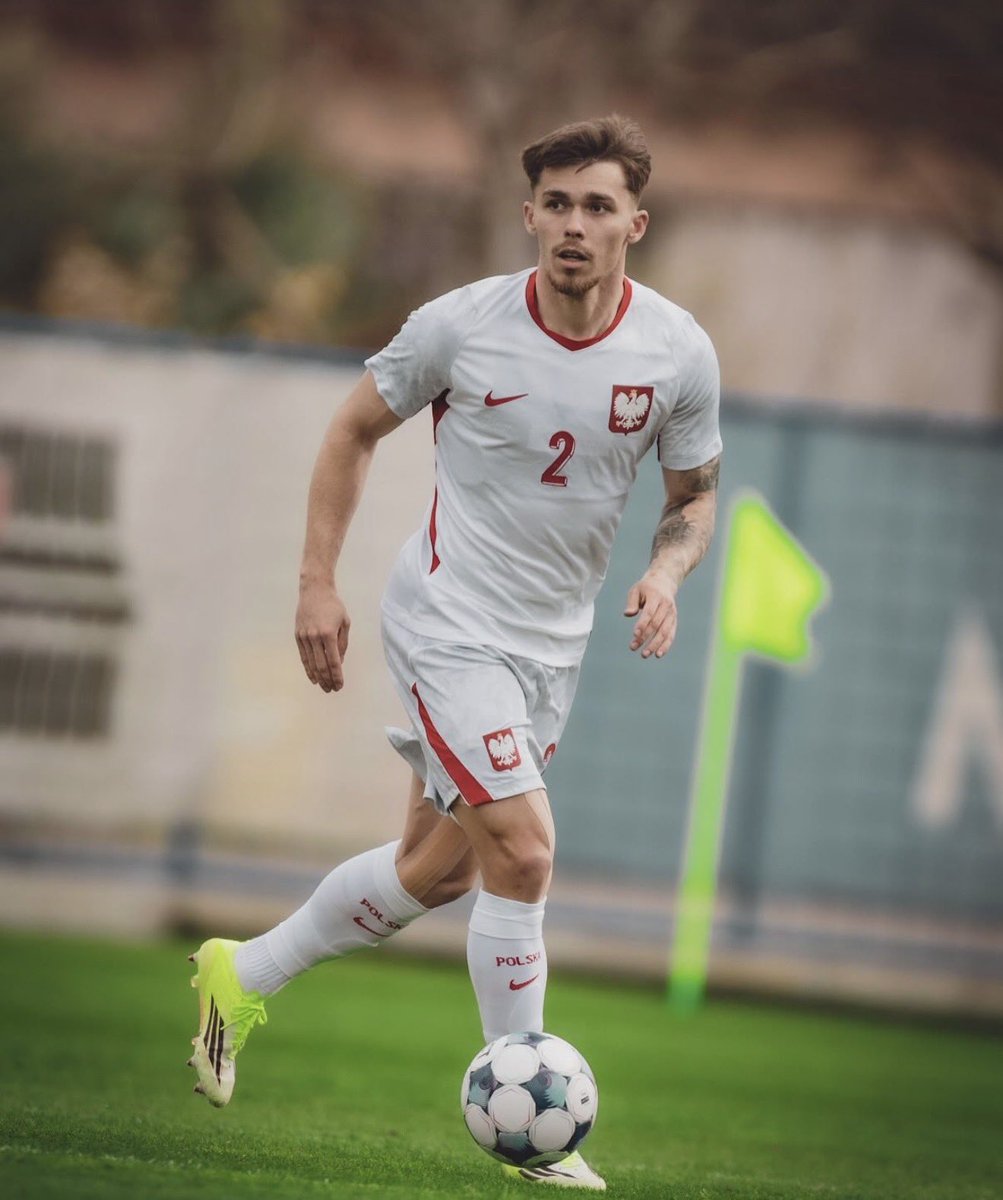 YY_Samsun's tweet photo. Büyük Samsunspor Taraftarı,

Sizlere daha önceden verdiğimiz sözleri tutmaya devam ediyoruz.  Nihayet gerekli transferlerimizi hocamızın da onayını alarak bir bir en iyi şartlarda bitirmeye çalışıyoruz. 

Transfer bombaları patlamaya bu hafta olduğu gibi gelecek haftada devam edecek gibi görünüyor. Samsunspor da transfer ancak 4 Eylül gecesi bitecek gibi gözüküyor. 

IGOR WOJCIECH DRAPINSKI transferimiz yarın sağlık kontrolünden geçtikten sonra Samsunspor'umuza hayırlı olsun... 🙏 🍀 ❤️ 🤍🧿

#Samsunspor