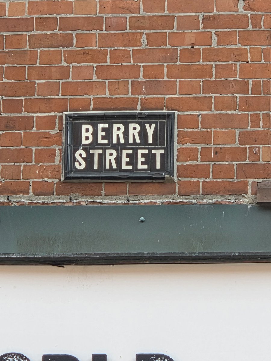 Belfastsigns's tweet photo. On my travels tonight and took a picture these 2 signs on their own and together https://t.co/XzuRAH1dMr