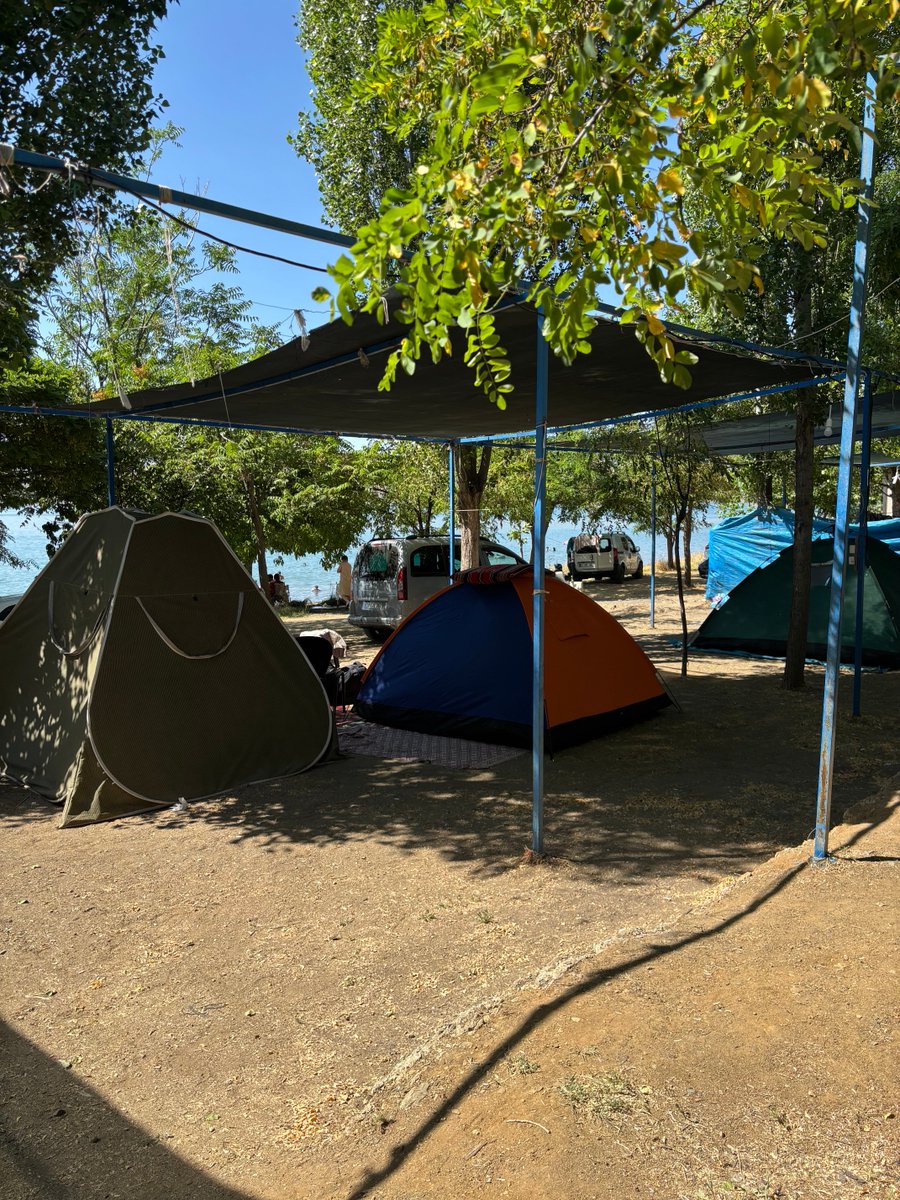 Rojbinxx's tweet photo. Kamp kamp kamp yapacağız,
Ormanın içinde çadırlarımız! 🏕️😁 https://t.co/Dry6aFGd2h